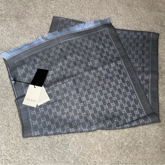 GUCCI REVERSIBLE SCARF. NWT - Picture 11 of 13
